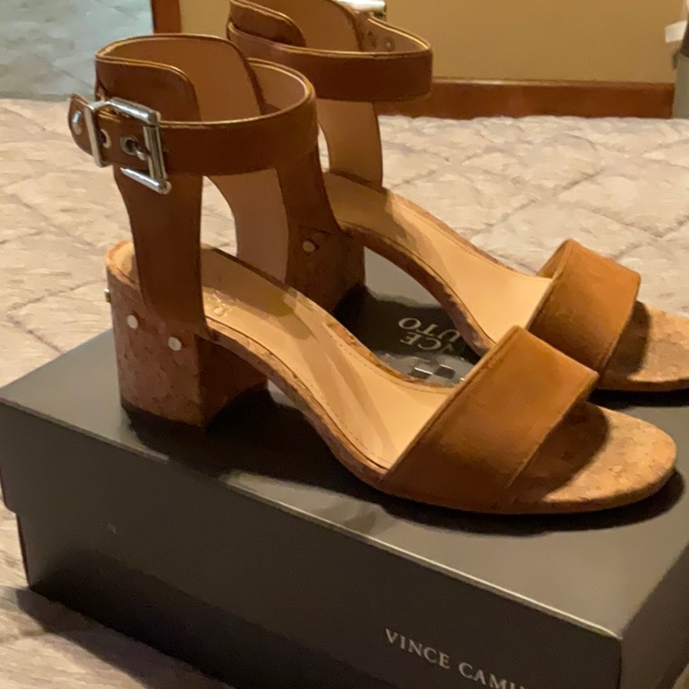 VINCE CAMUTO BAEDEN SANDAL